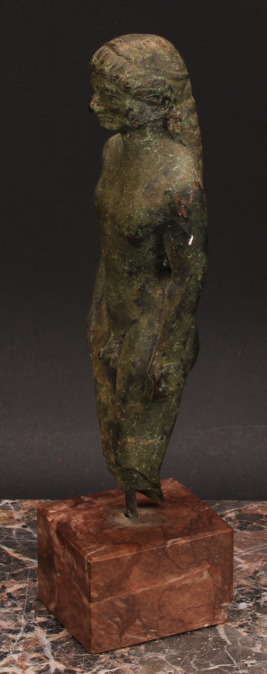 A green patinated bronze figure, Greek Kouros, in the Grand Tour manner, rectangular rouge marble - Image 4 of 5