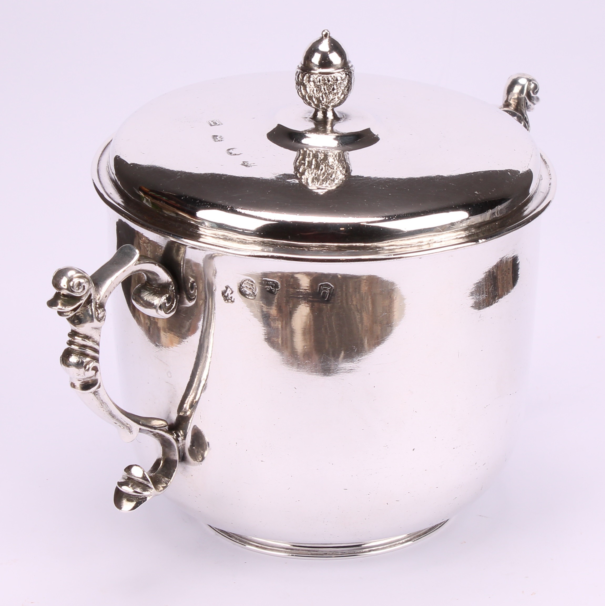 A Charles II silver porringer and cover, acorn finial, scroll handles, engraved armorial, 22.5cm - Image 3 of 5