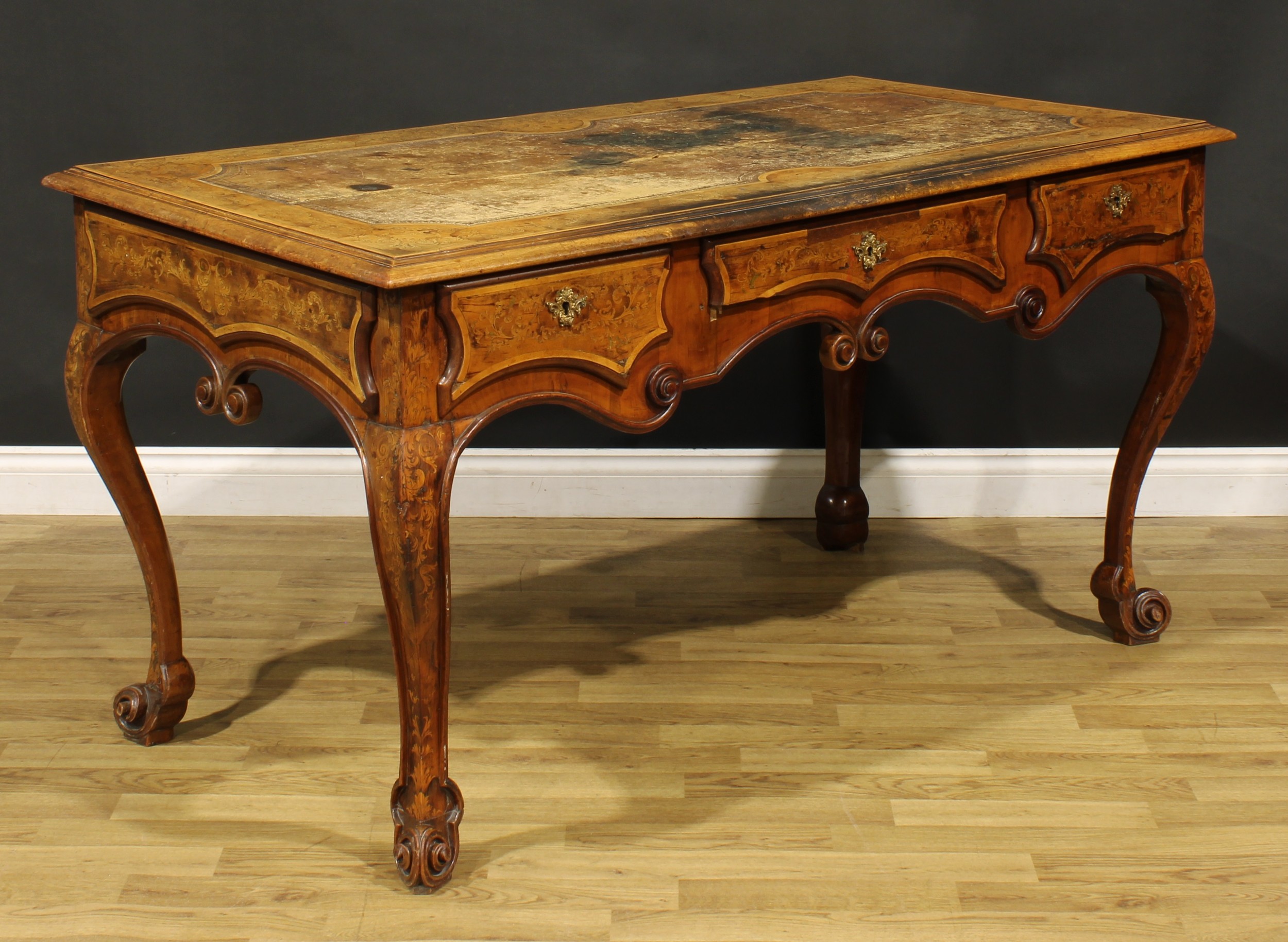 A 19th century Continental walnut and marquetry bureau plat, rectangular top with inset tooled and - Image 3 of 6