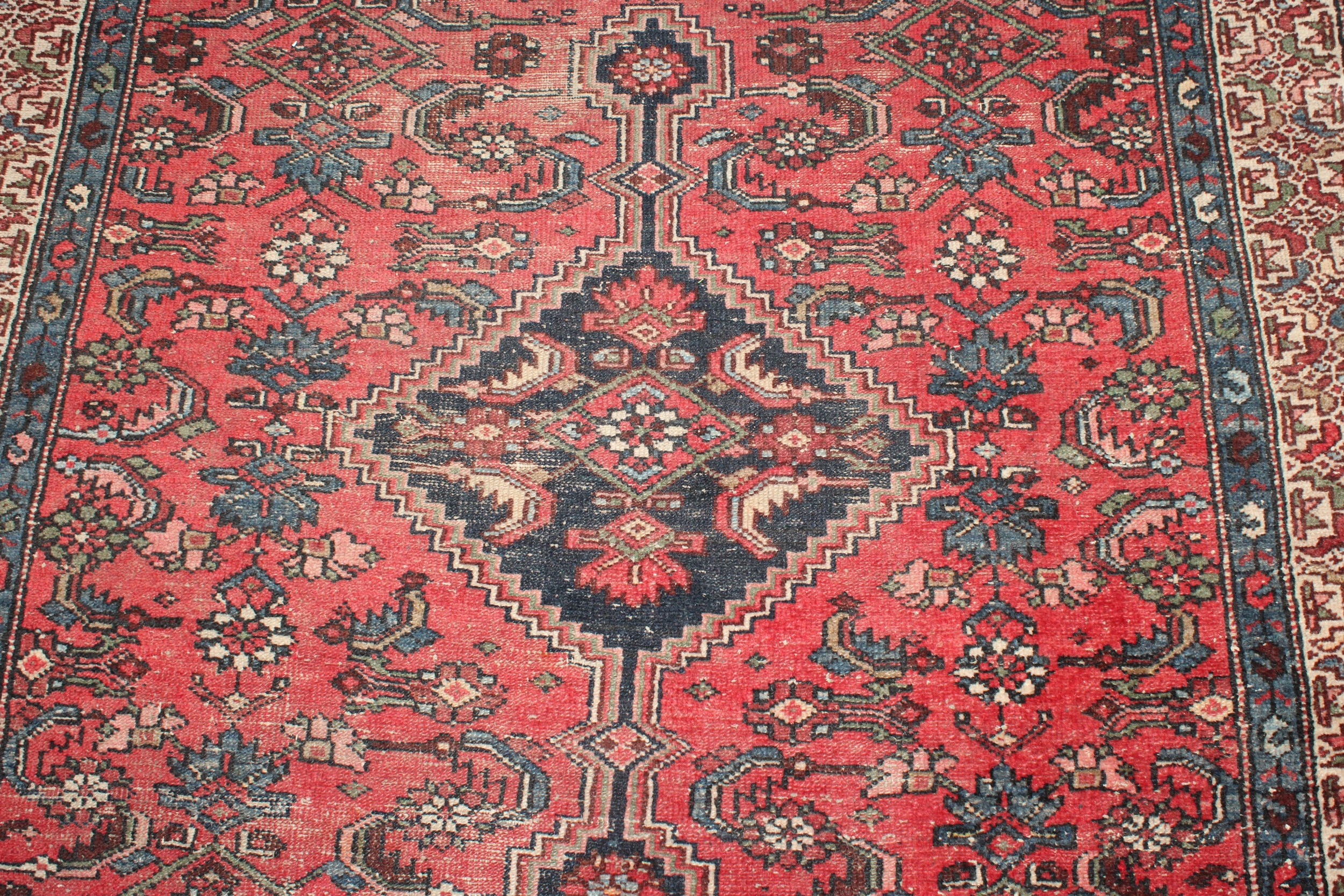 An Iranian Hamadan type wool rug or carpet, 198cm x 143cm - Image 3 of 4