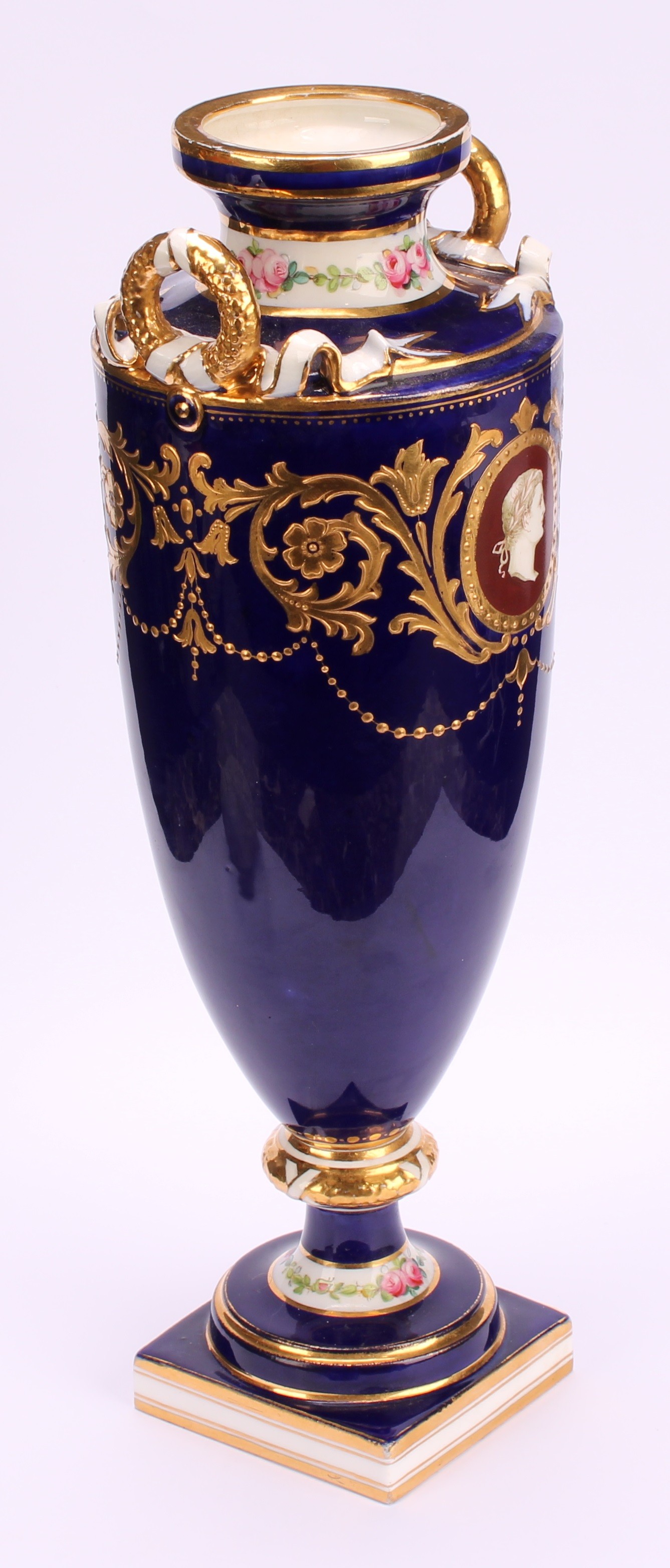 A Minton two-handled pedestal vase, painted with neo-classical portraits in raised gilt oval panels, - Bild 3 aus 6