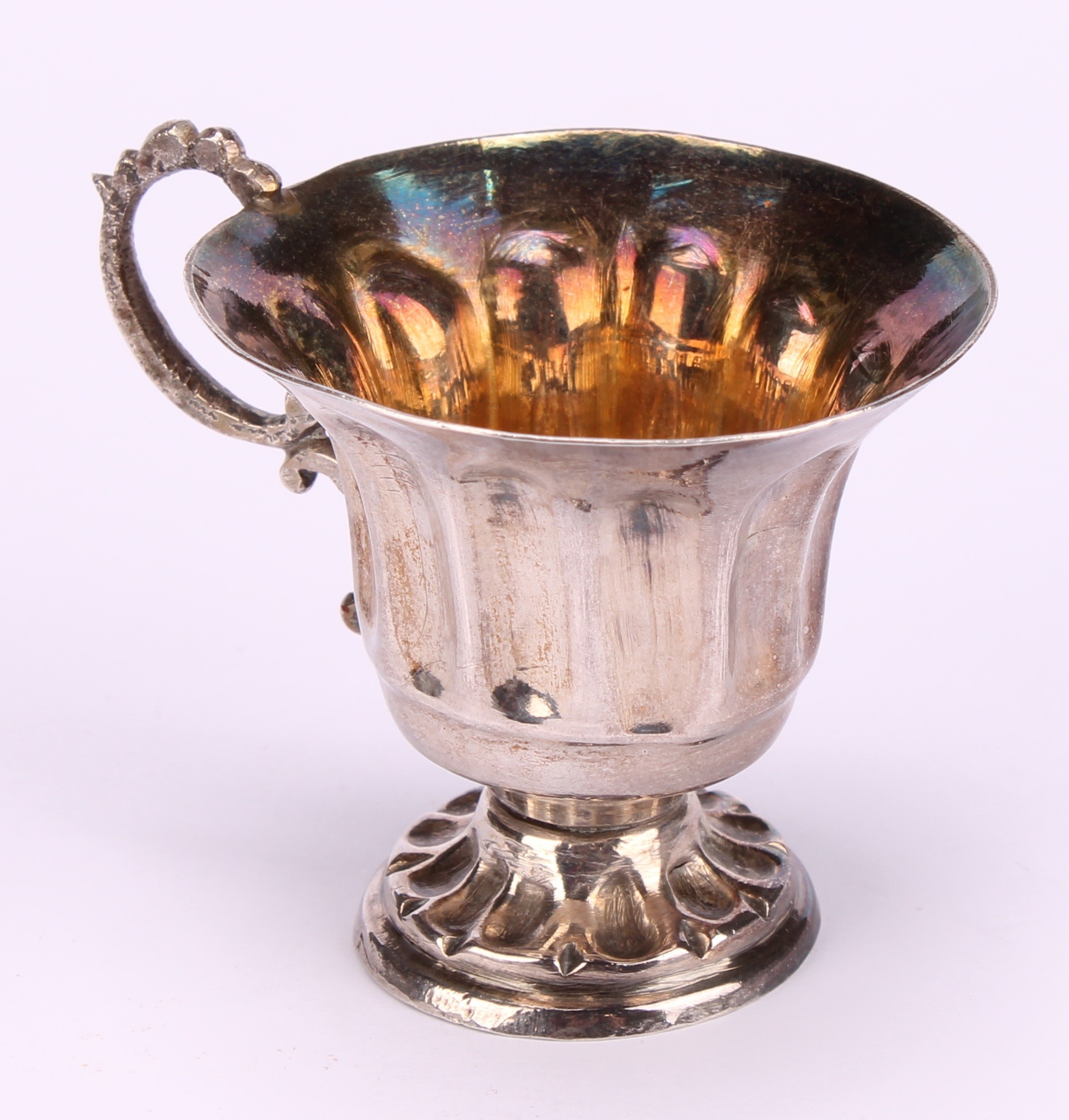 A set of twelve Italian silver fluted bell shaped pedestal grappa cups, double-scroll handles, 4.5cm - Image 4 of 6