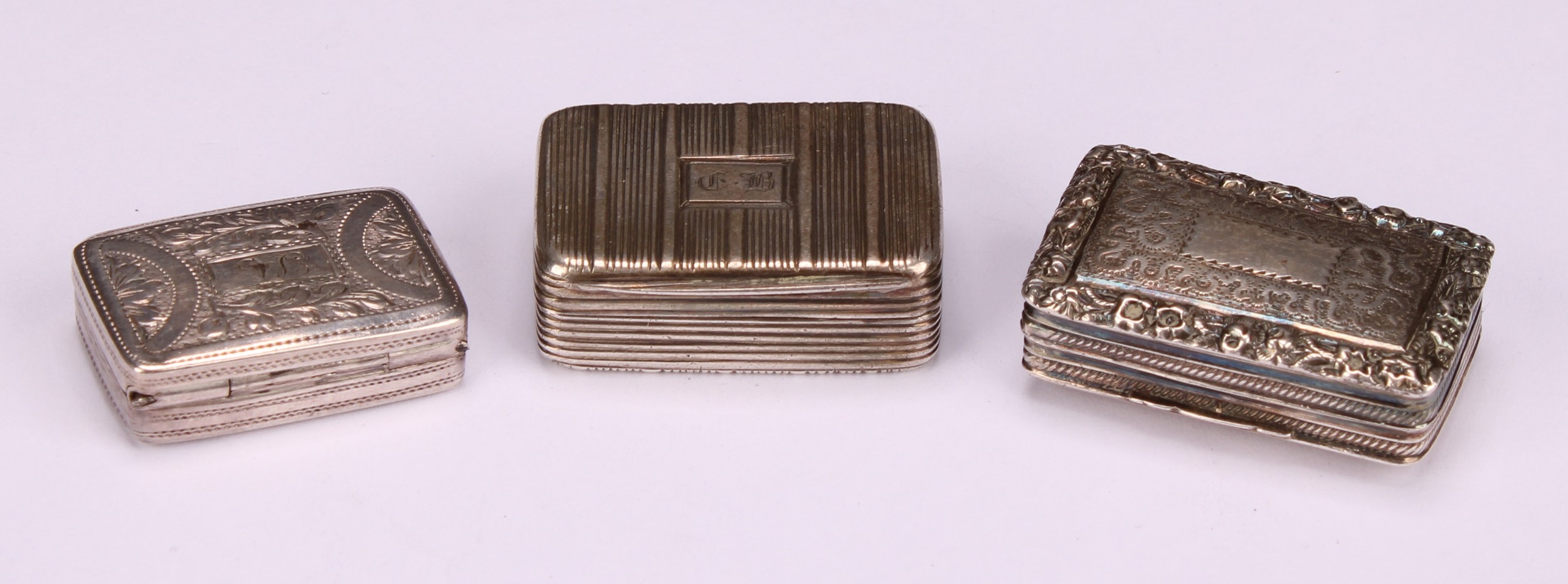 A George III silver rounded rectangular vinaigrette, hinged cover bright-cut engraved with stiff - Image 2 of 7