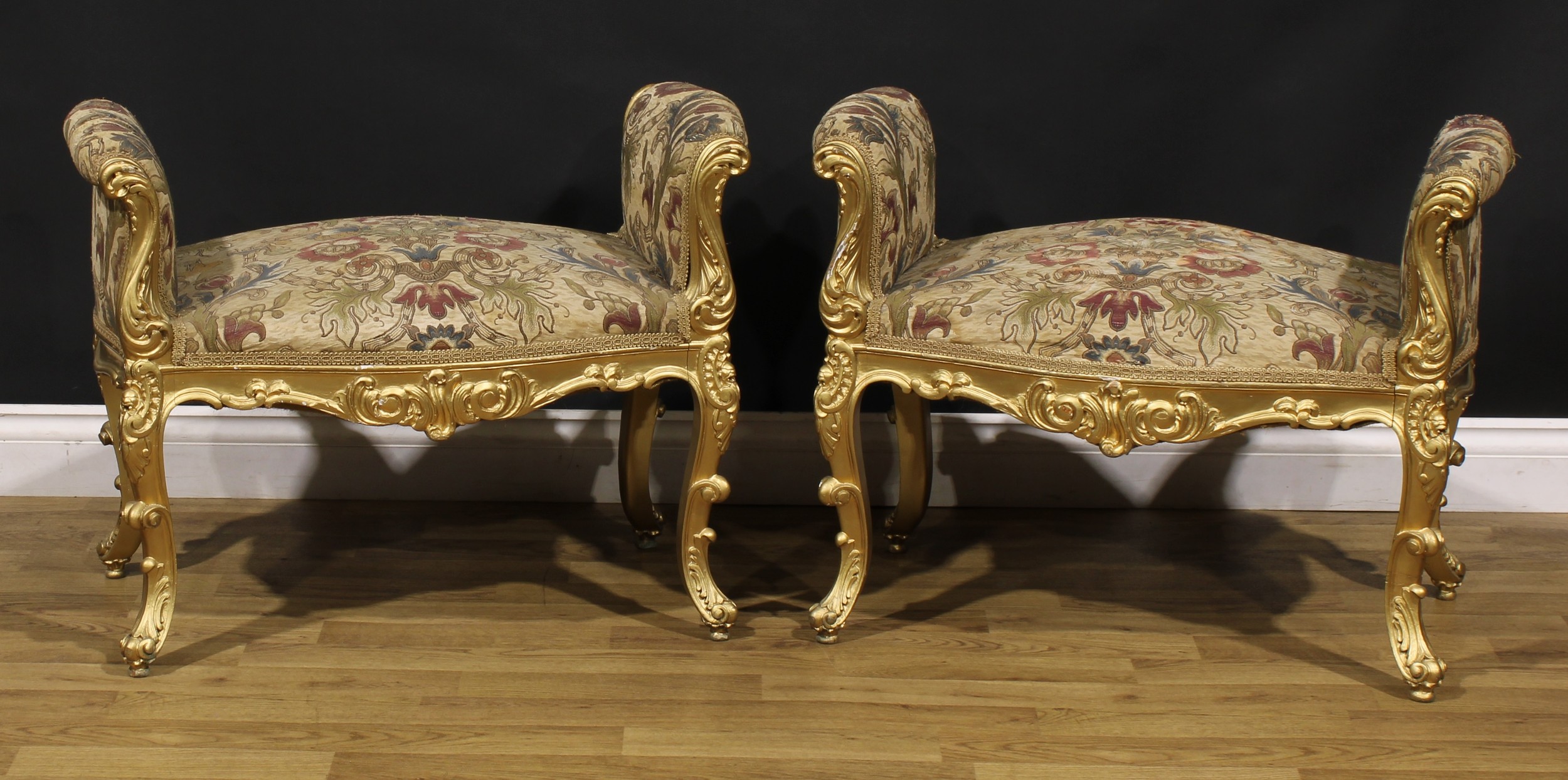 A Italian Rococo Revival giltwood drawing room suite, comprising a pair of window seats and a pair - Image 2 of 5