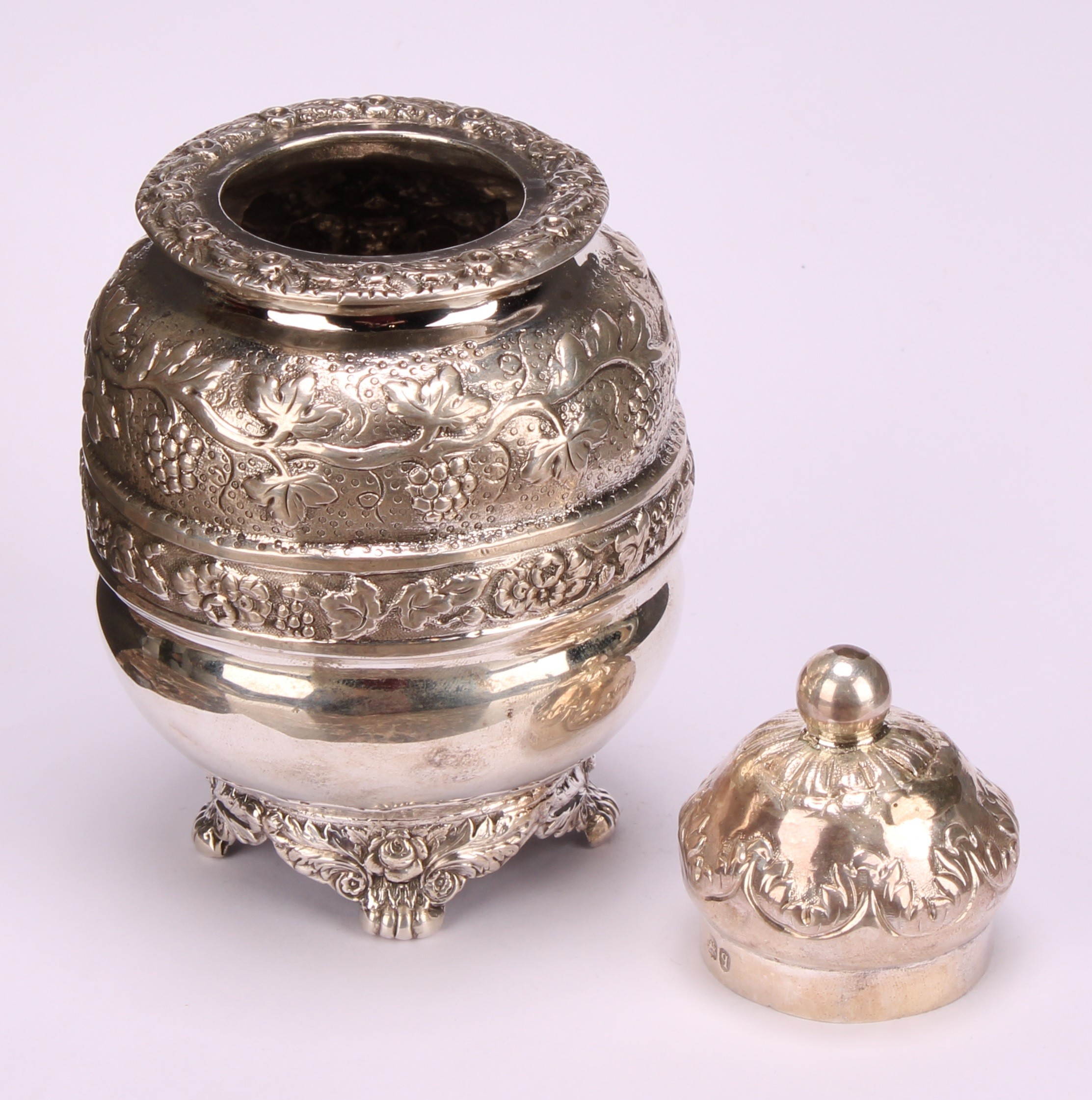 A William IV silver ovoid tea caddy, chased with fruiting vine, 13cm high, Robert Hennell, London - Image 4 of 5