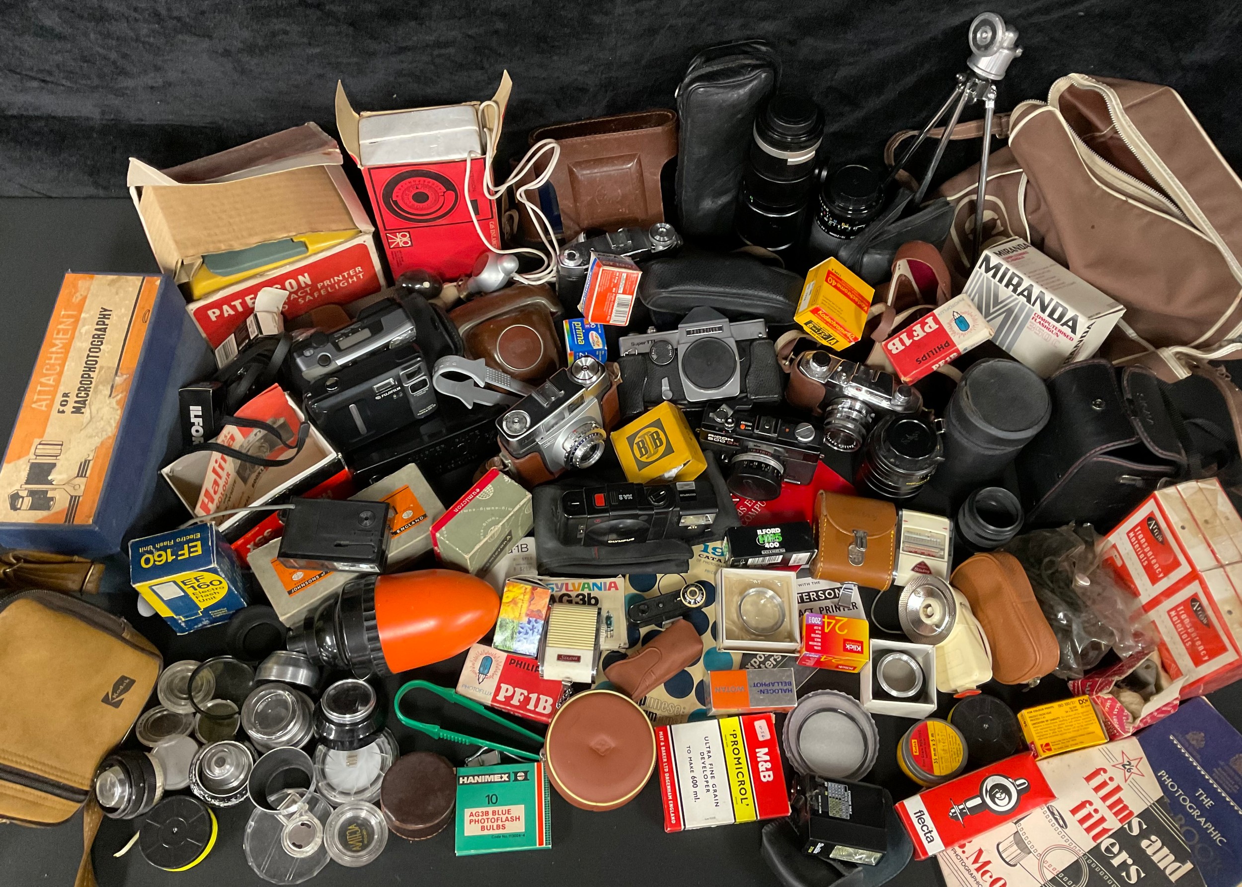 Cameras - assorted 35mm cameras, lenses and accessories; macro attachment, light meters, etc, c. - Image 2 of 2