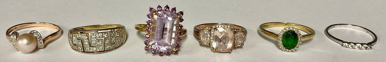 A 9ct gold and amethyst QVC fashion ring, size T, 5g; five other 9ct gold and rose gold assorted QVC