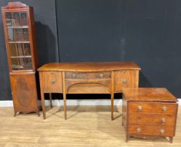 A Regency style mahogany serpentine serving table or sideboard, 86.5cm high, 154cm wide, 55cm