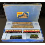 Toys & Juvenalia, Trains, OO Gauge - a Hornby Dublo OO Gauge EDP12 passenger train set "Duchess of