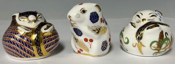 A Royal Crown Derby paperweight, Harvest Mouse, gold stopper, printed mark in red; others, Imari