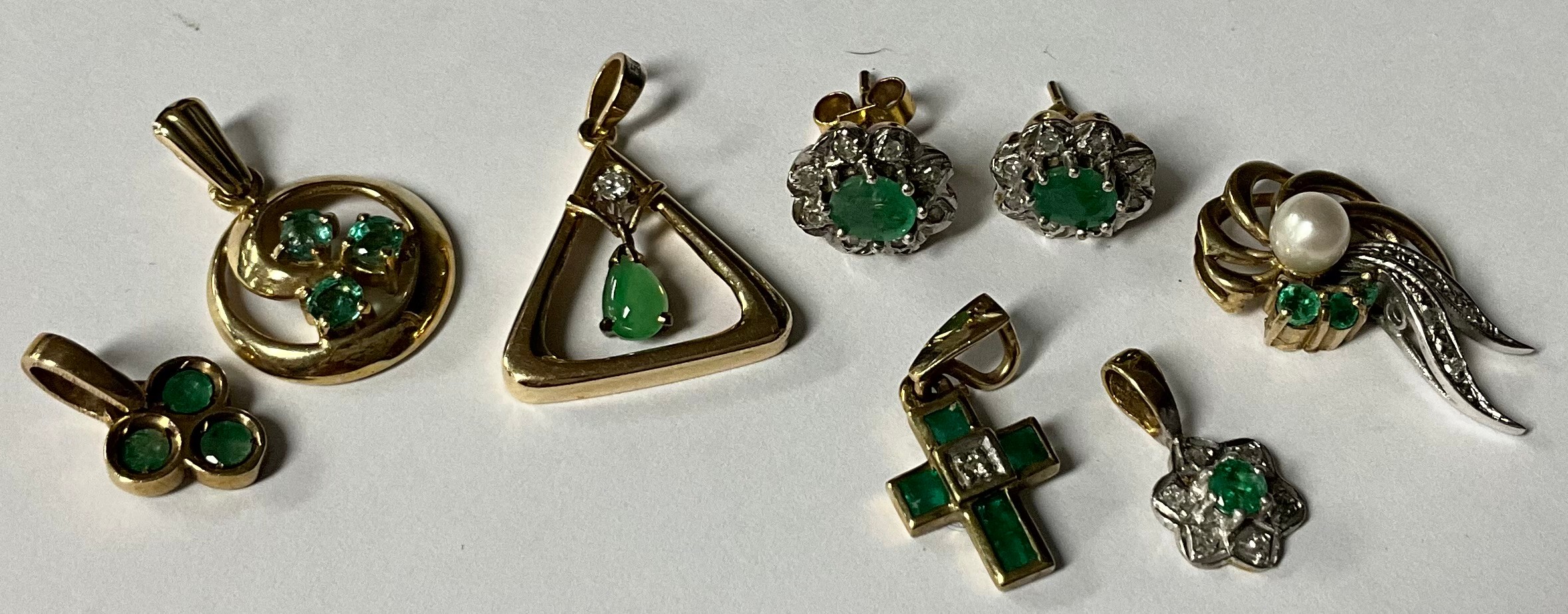 A 14k gold emerald and diamond chip triangular pendant, 1.6g; four 9ct gold emerald and diamond chip