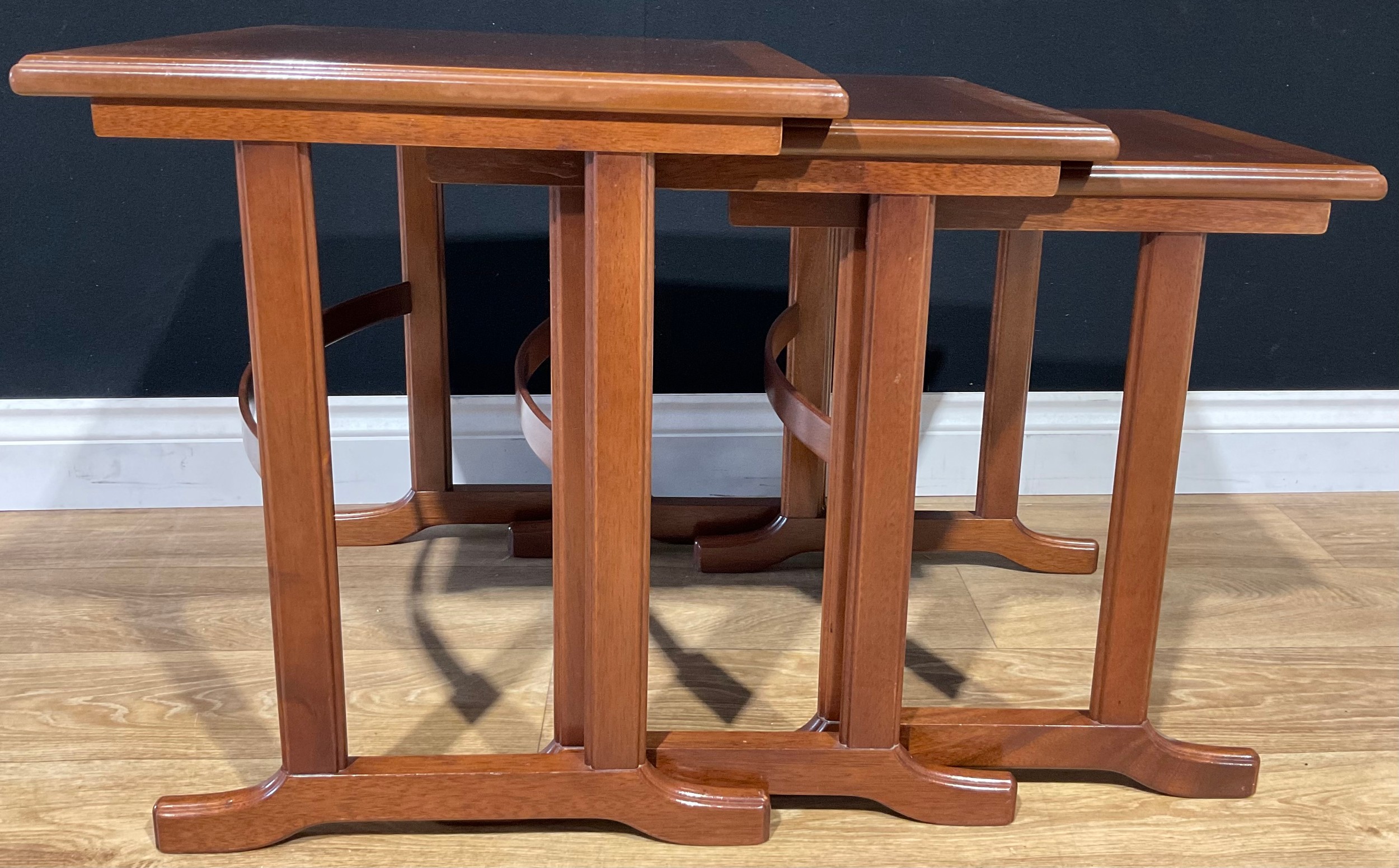 A nest of three mahogany G-Plan tables, curved stretcher, the largest 51cm high, 53cm wide, 45.5cm - Image 3 of 4
