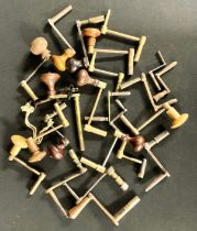Horology - a collection of 19th century and later longcase and bracket clock keys (23)