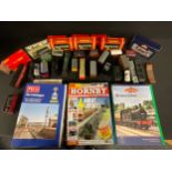 Toys & Juvenalia, Trains, OO Gauge - a collection of boxed and unboxed wagons and rolling stock,