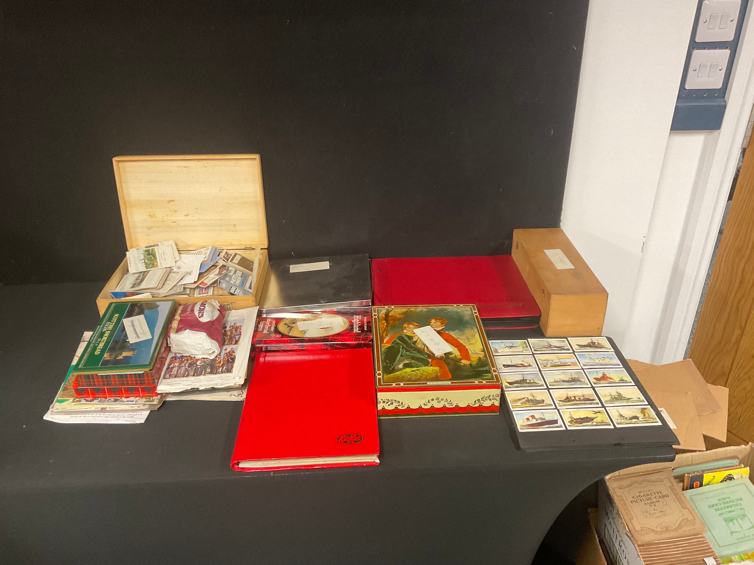 Cigarette cards & Trade cards - a collection of loose cards and cards in albums including Granose