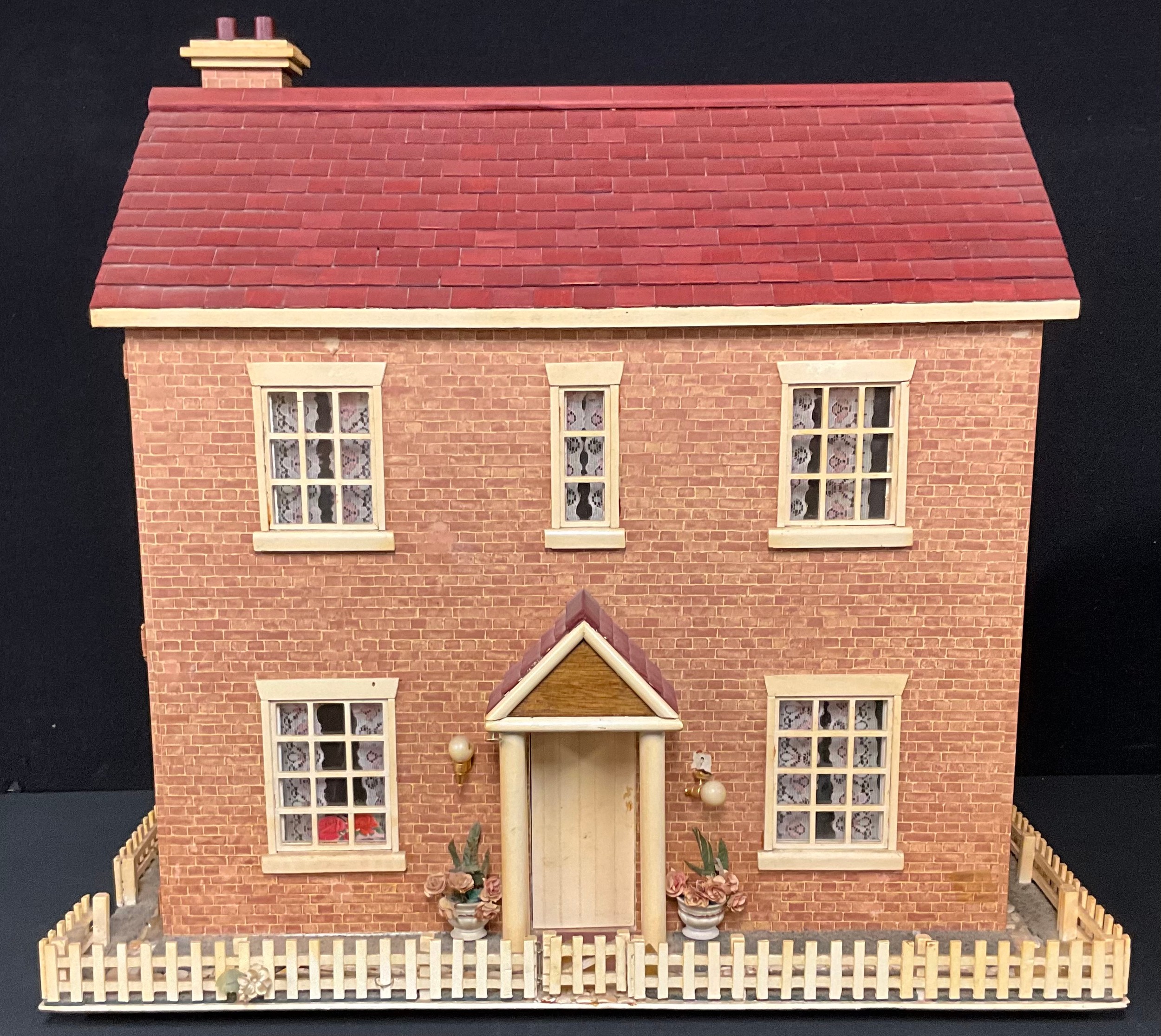 Toys & Juvenalia - A 1970s Georgian style doll’s house with various doll’s house furniture and