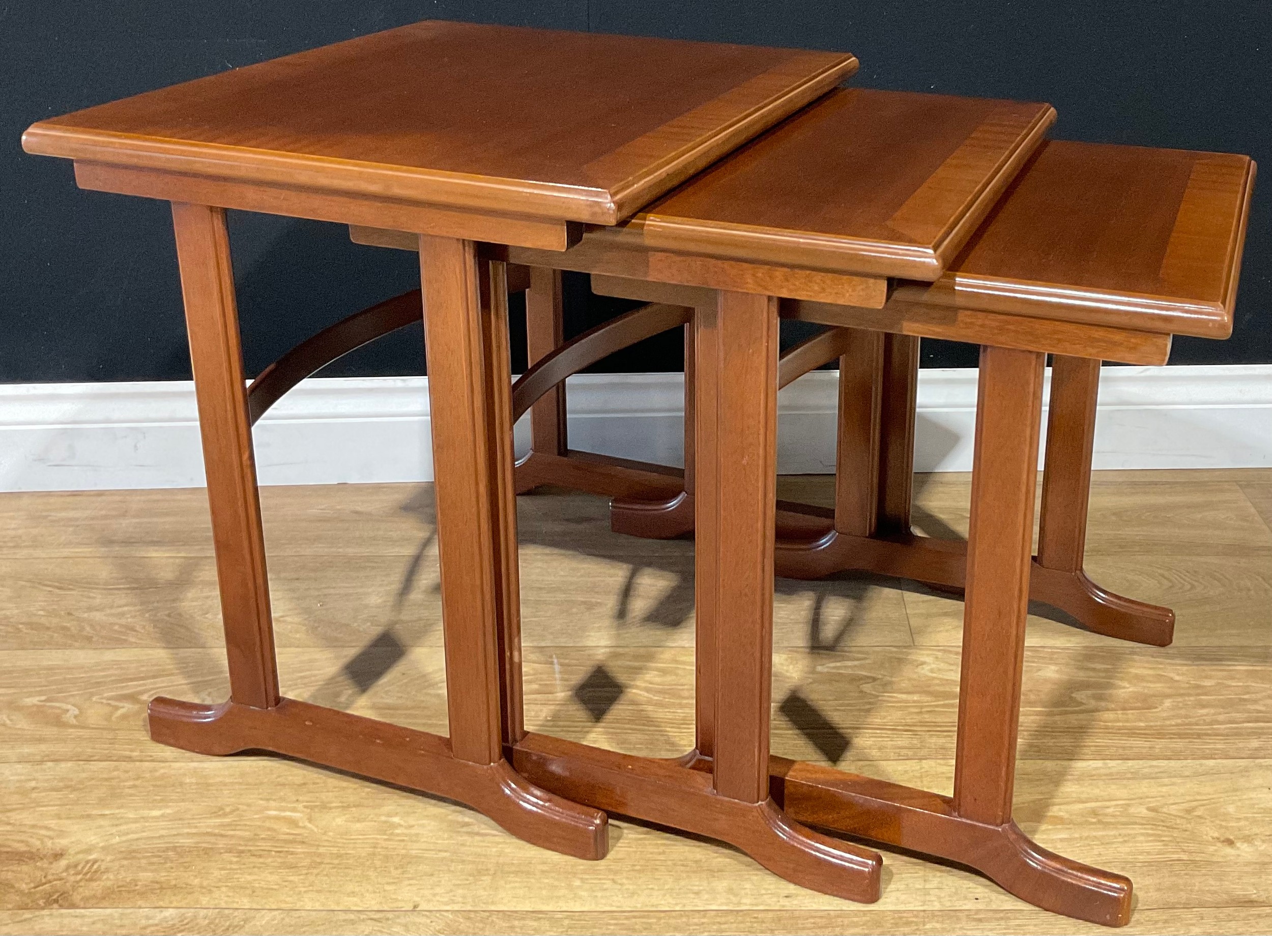 A nest of three mahogany G-Plan tables, curved stretcher, the largest 51cm high, 53cm wide, 45.5cm
