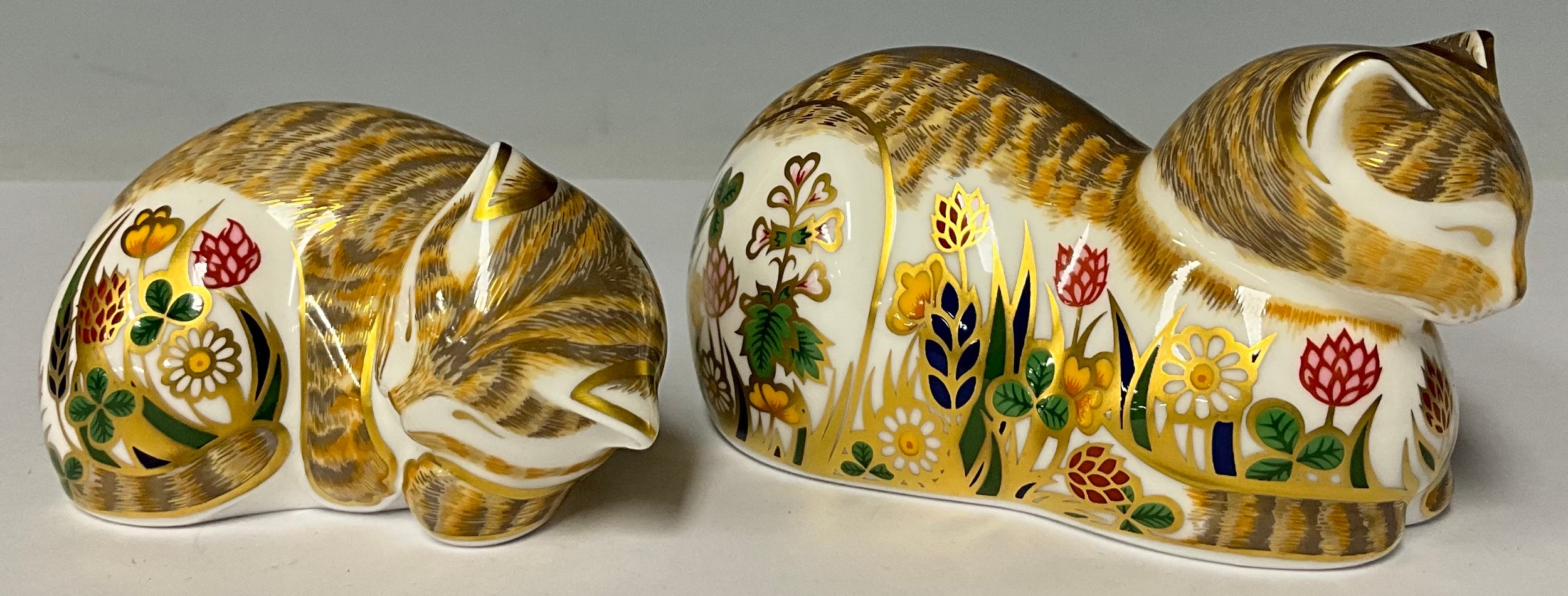 A Royal Crown Derby paperweight, Clover Cat, Govier's exclusive signature edition, limited edition - Image 2 of 2