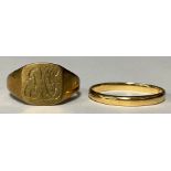 A 9ct gold signet ring, size R, 2.3g; a 9ct gold wedding band, ring size O, marked 375, 1.5g (2)
