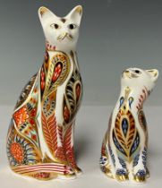 A pair of Royal Crown Derby paperweights, Siamese Cat and Siamese Kitten, gold stoppers