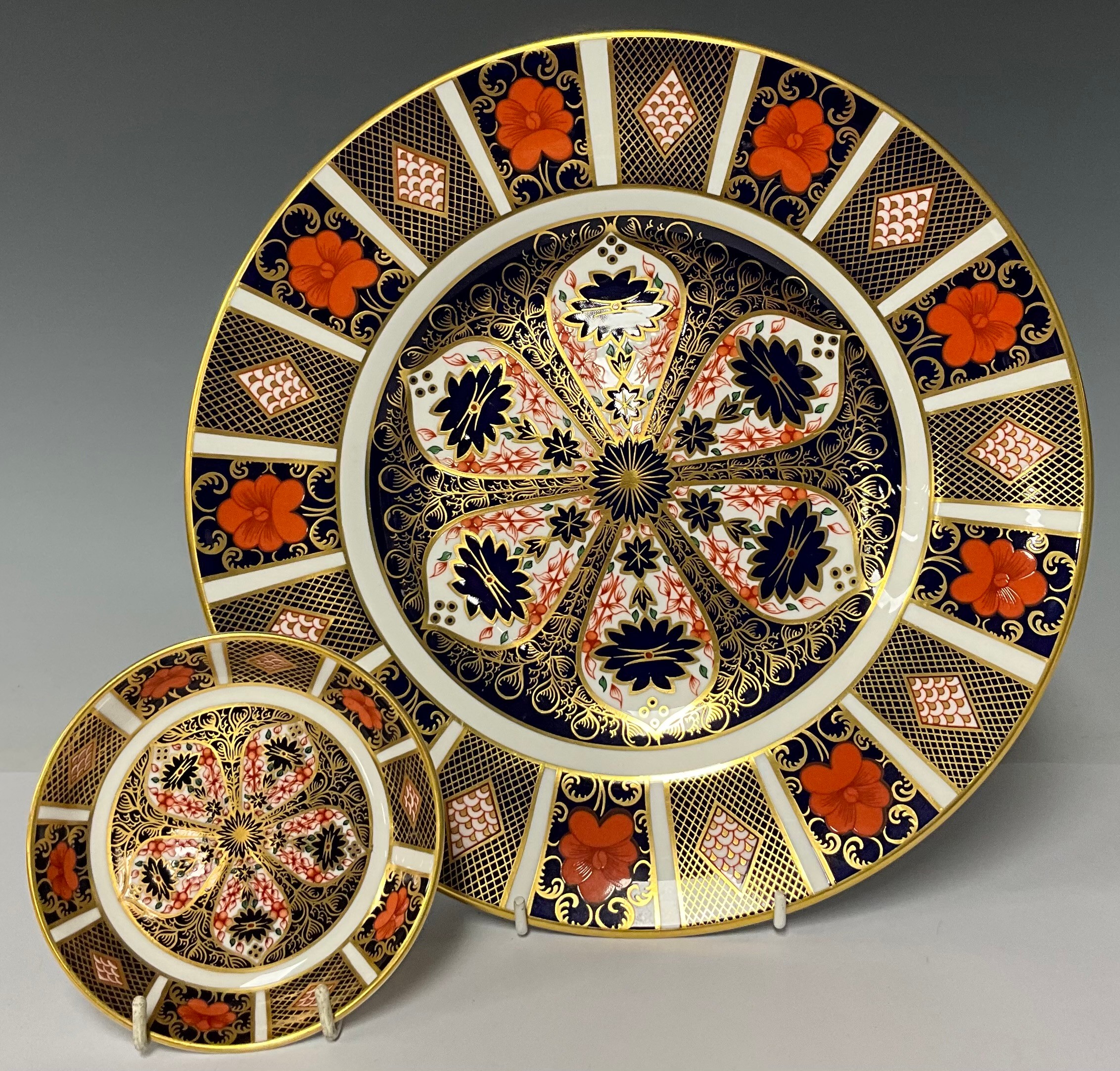 A Royal Crown Derby Imari 1128 pattern dinner plate, 27cm, second; an 1128 circular trinket tray,