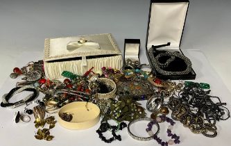 Fashion Jewellery - an Avon leaf brooch, assorted beads, bracelets, rings, earrings, necklaces,