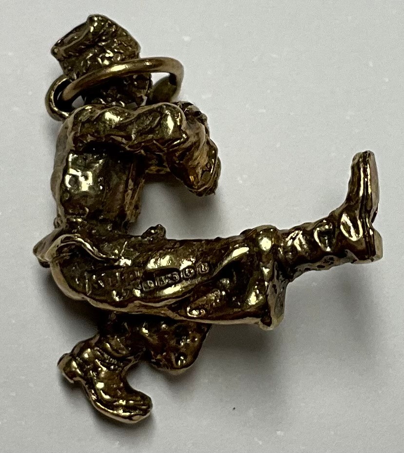 A 9ct gold Cossack dancer charm, marked 375, 5.3g