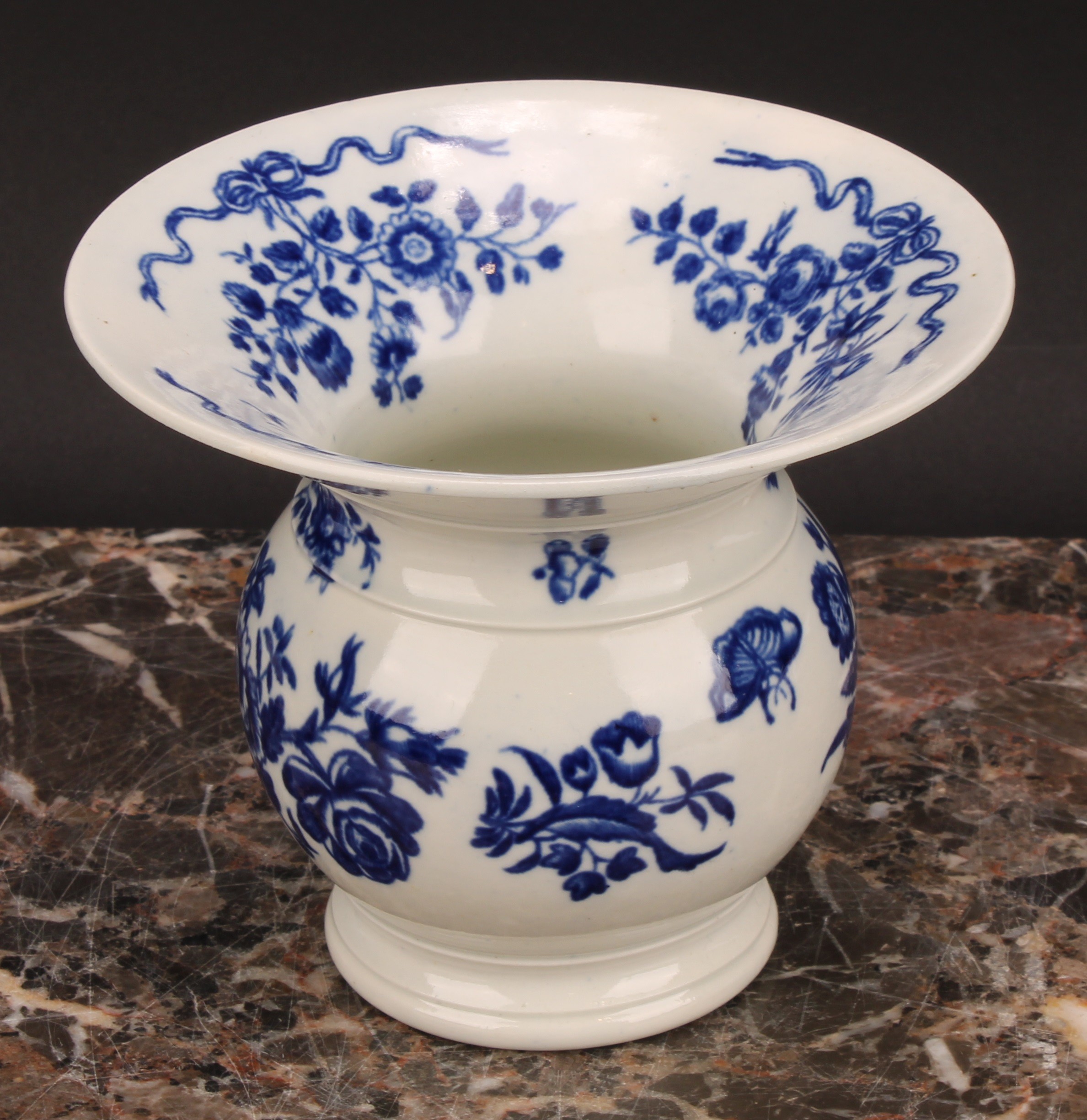 A Worcester spittoon, the broad rim decorated in underglaze blue with Ribbon Root pattern, the sides - Image 2 of 4