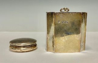 A George III style silver rectangular tea caddy, hinged cover, 9cm high, London, 1901, 222g; a