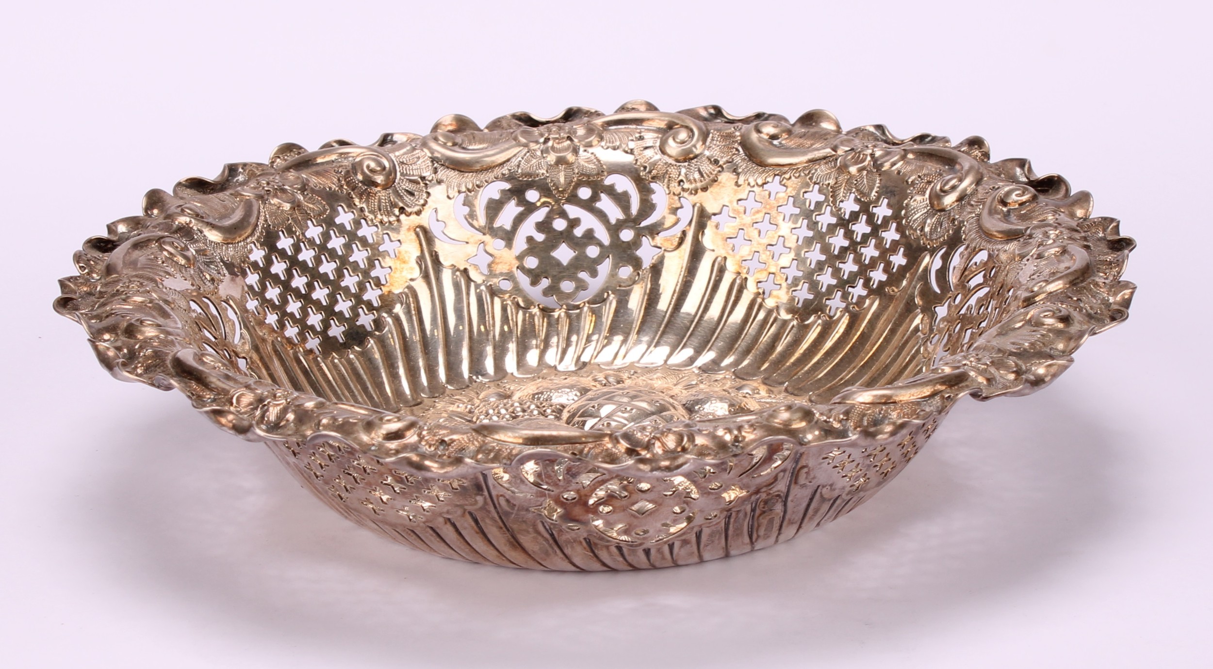 A Victorian silver shaped circular sweetmeat dish, the field chased in bold relief with leaves and - Image 3 of 4