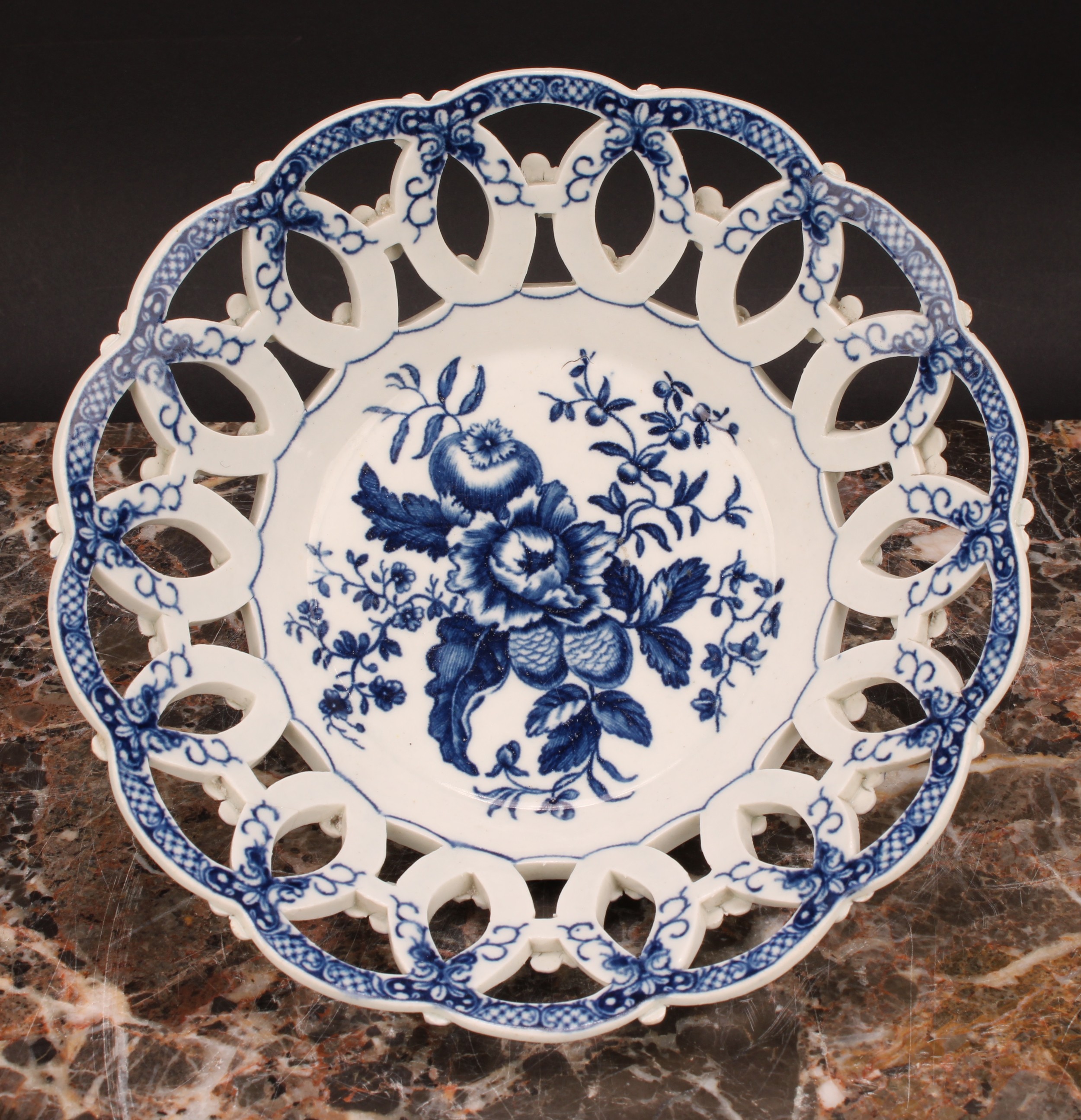 A Worcester Pine Cone pattern shaped circular basket, printed in underglaze blue with peony - Image 4 of 6