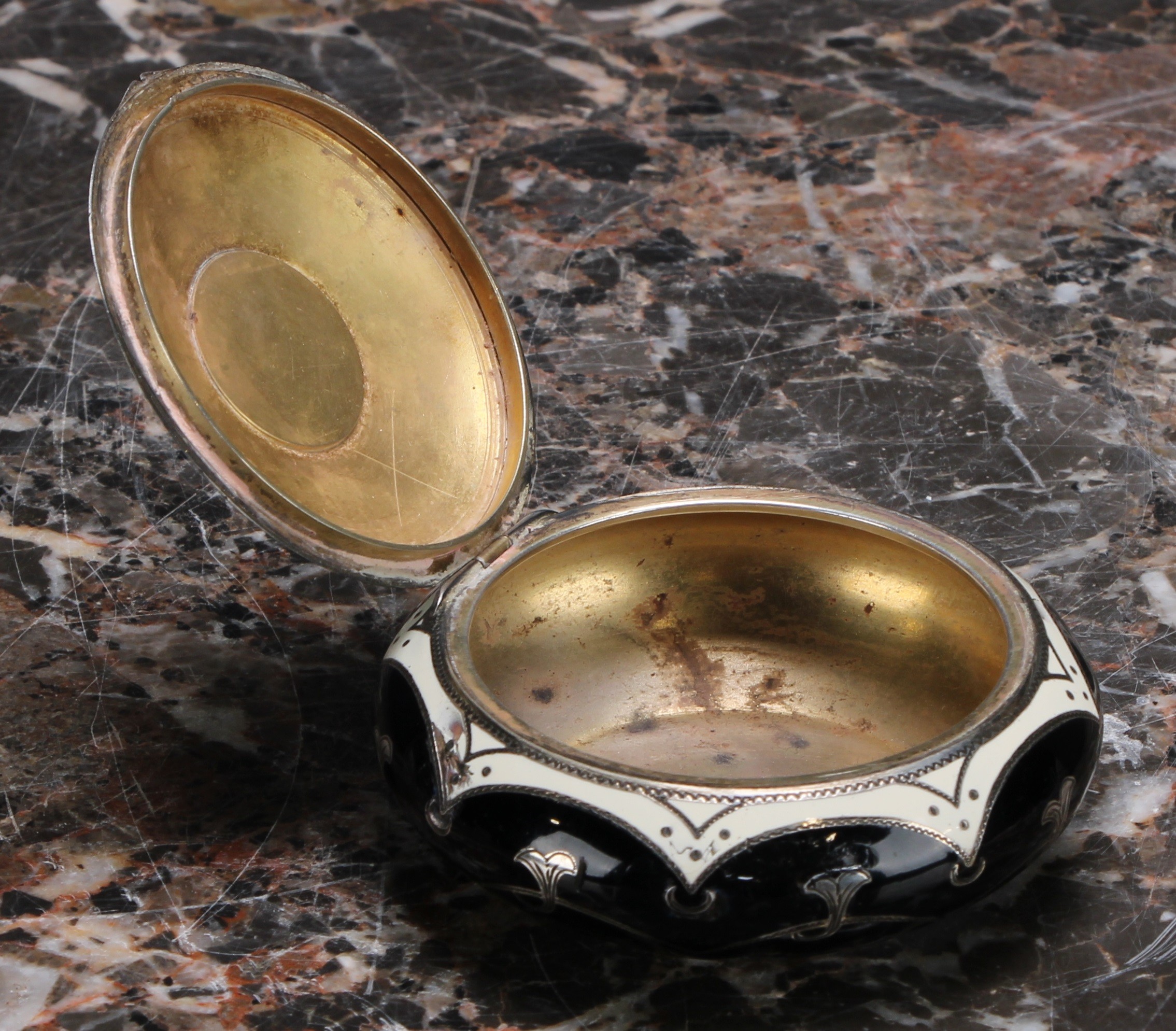 An early 20th century silver coloured metal and enamel table snuff box, possibly Russian, the hinged - Image 3 of 3