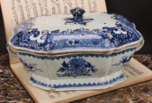 A Chinese Export porcelain canted shaped rectangular tureen and cover, painted in underglaze blue
