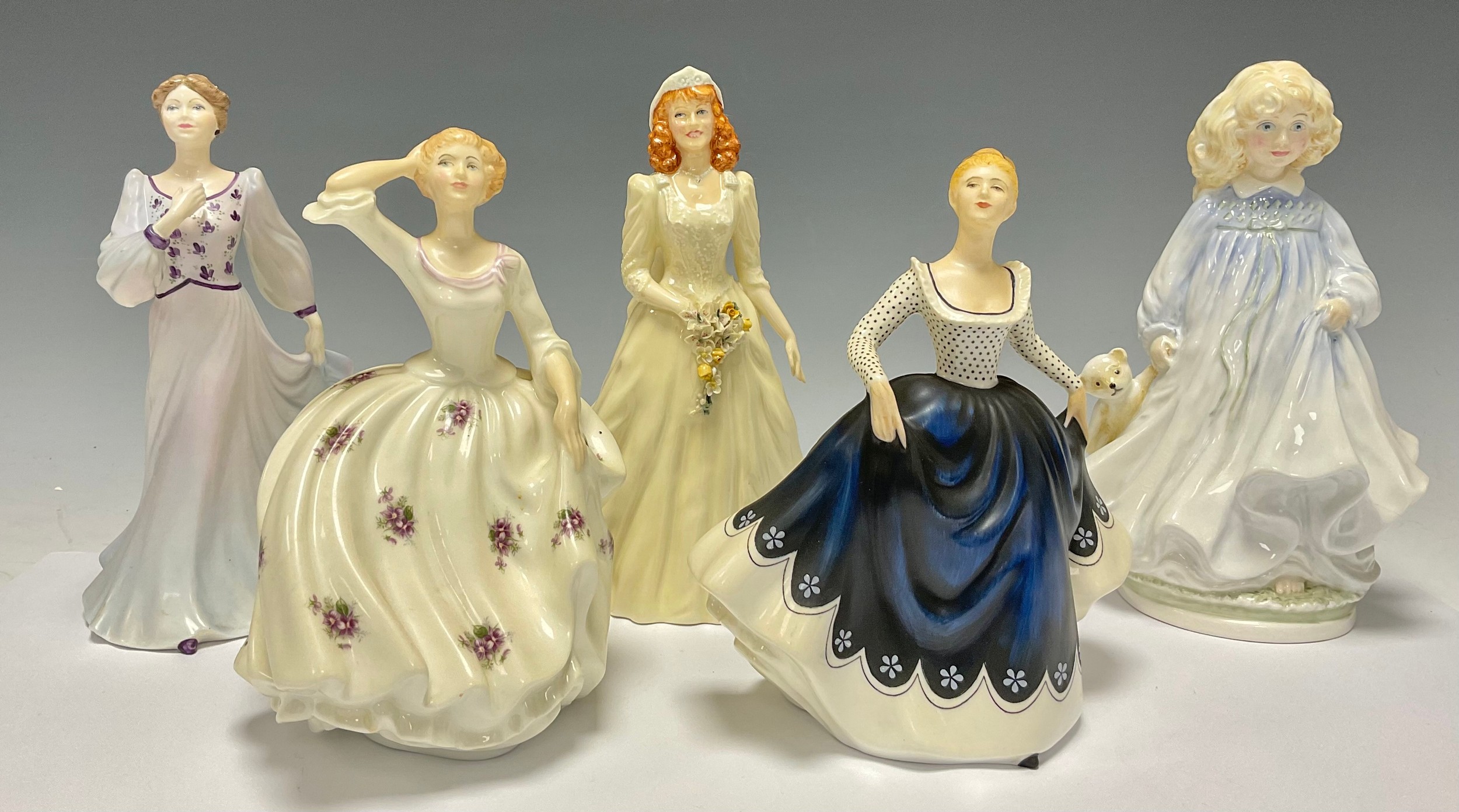 A Royal Doulton figure The Duchess of York, HN 3086, limited edition 538/1,500, 21cm, certificate,