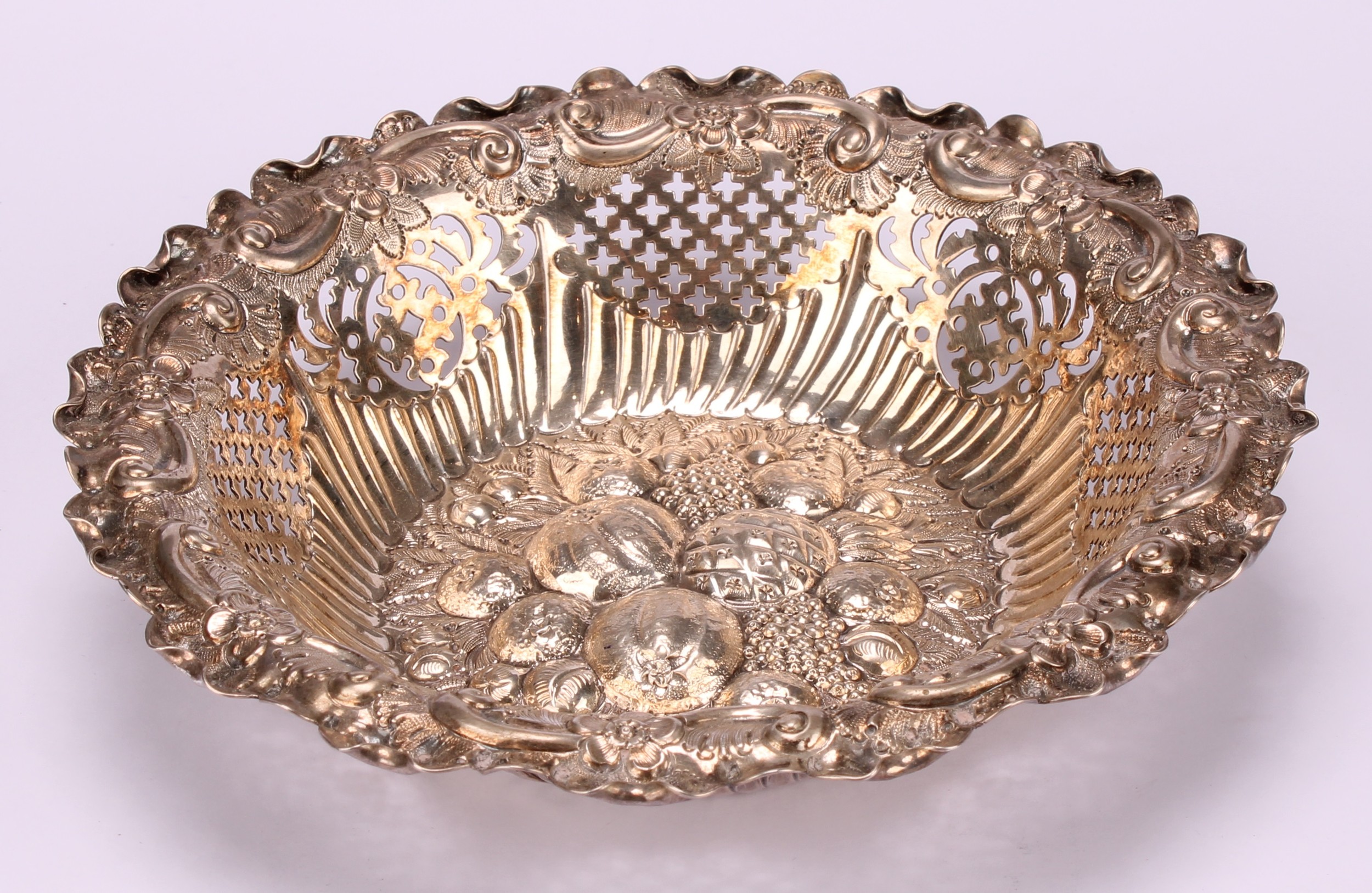 A Victorian silver shaped circular sweetmeat dish, the field chased in bold relief with leaves and - Image 2 of 4