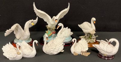 A Giuseppe Armani Florence resin model of a swan, wooden stand, 10cm; other similar resin swan