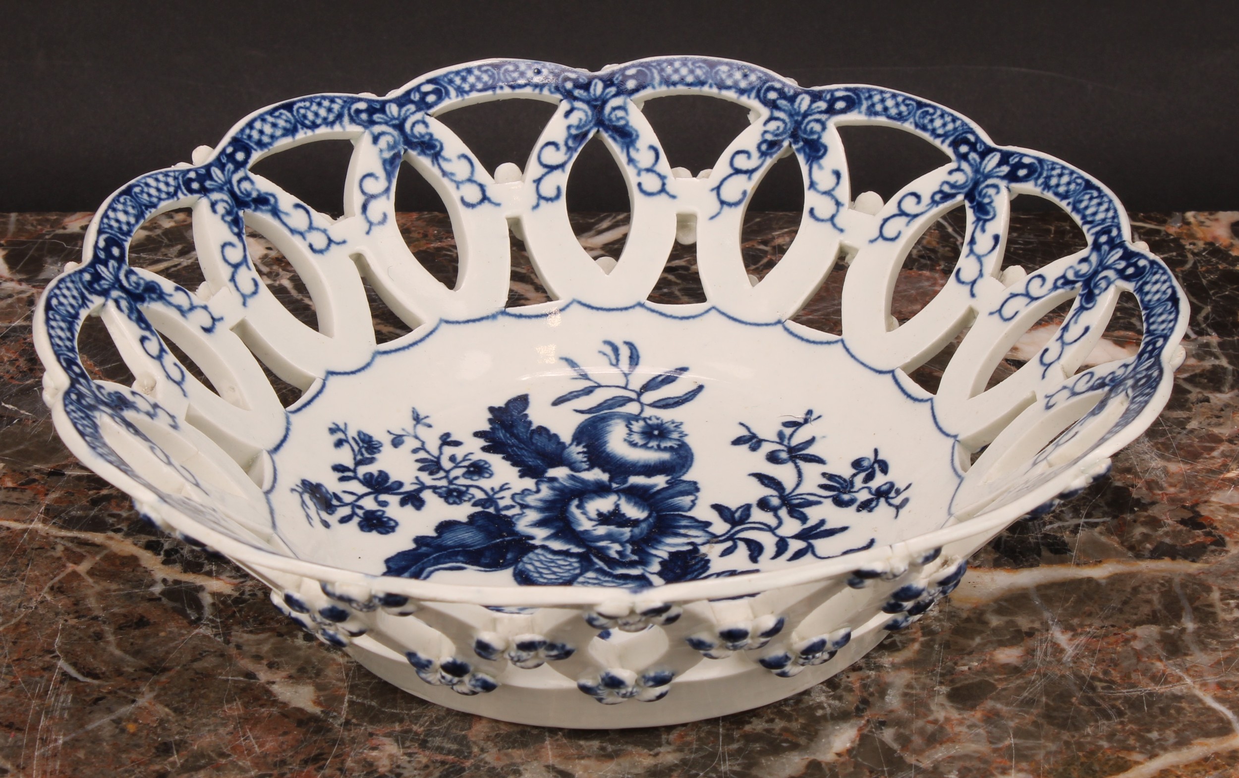 A Worcester Pine Cone pattern shaped circular basket, printed in underglaze blue with peony - Image 3 of 6