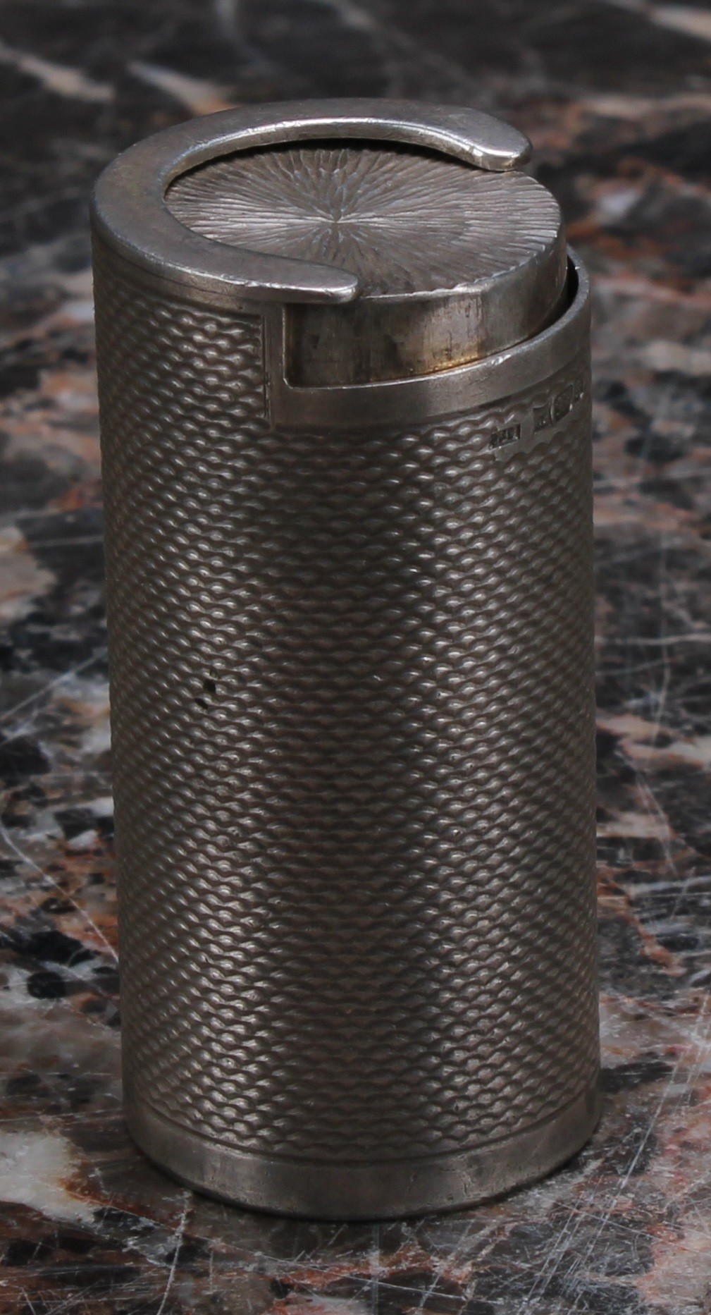 An Elizabeth II silver cylindrical coin or sovereign case, the engine turned tube with spring