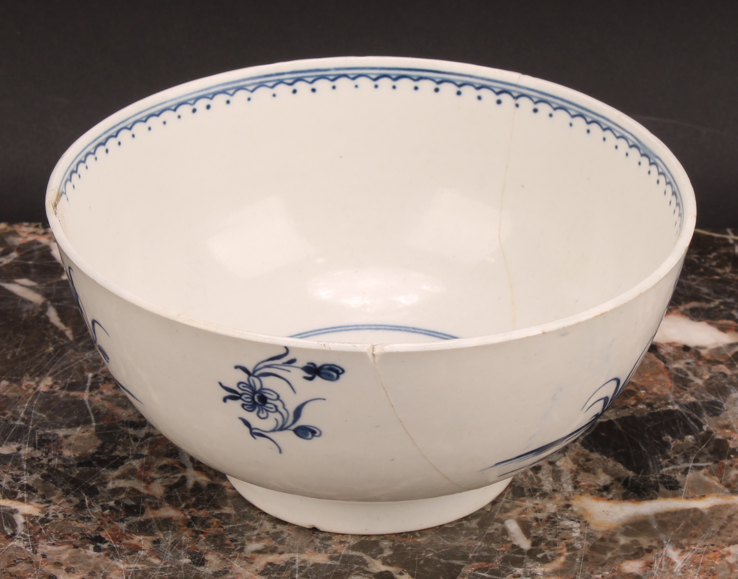 A Chaffers Liverpool punch bowl, painted in Chinoiserie style in underglaze blue, with a - Image 7 of 11
