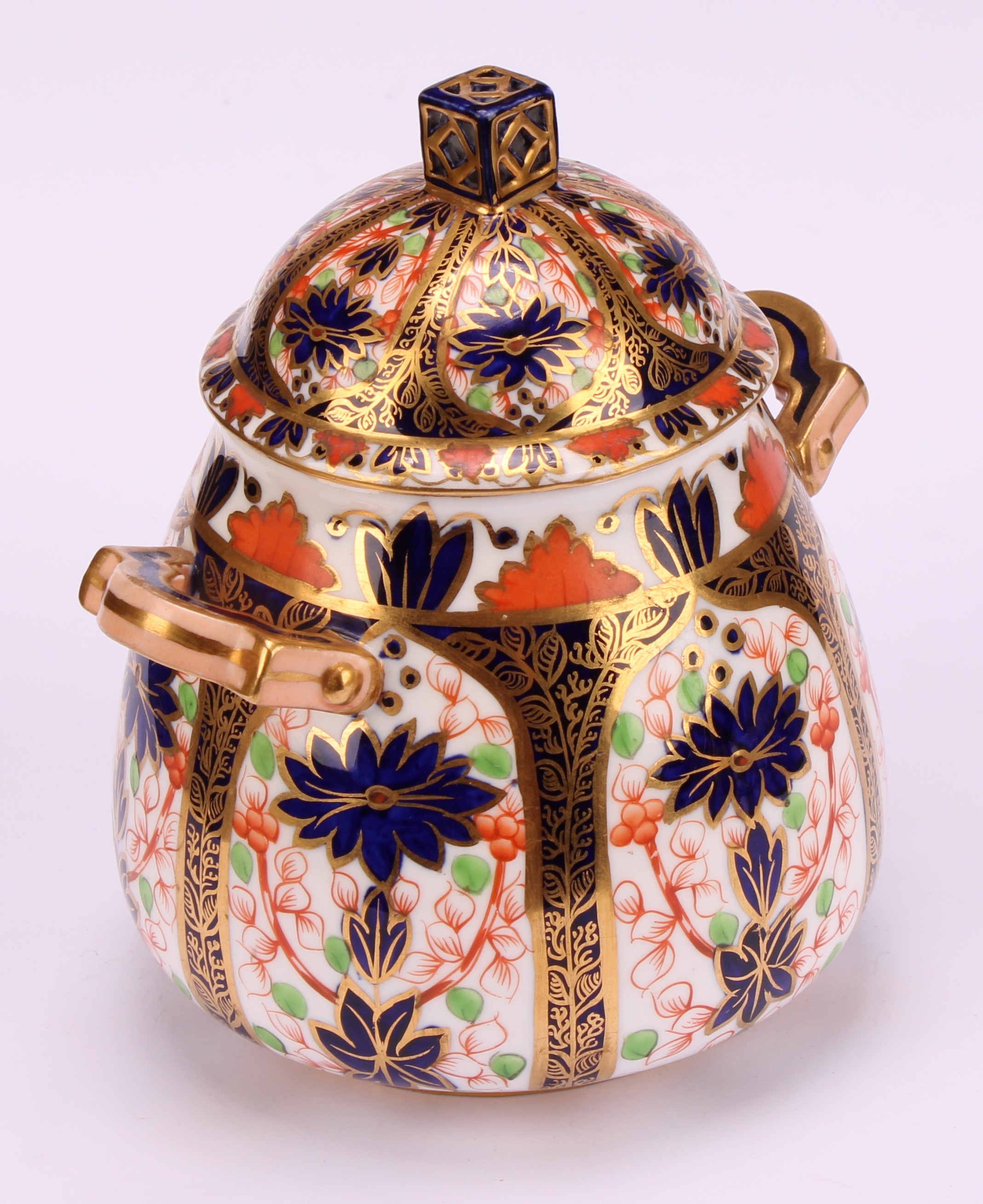 A Derby Crown Porcelain Company Imari palette 1128 pattern milk jug and two handled sucrier and - Image 7 of 9