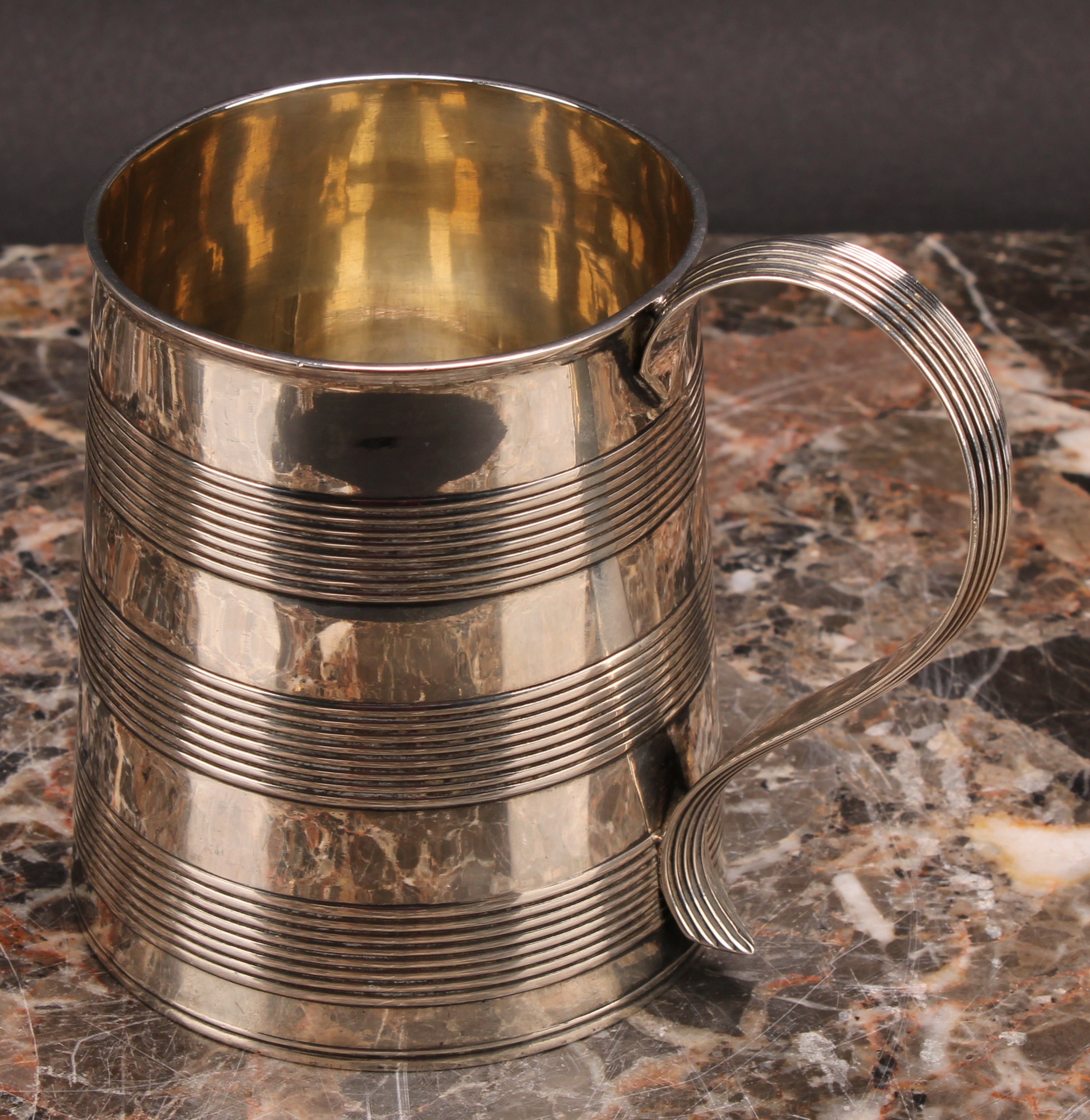 The Bateman Family -a George III silver spreading cylindrical mug, reeded bands and scroll handle, - Bild 3 aus 4