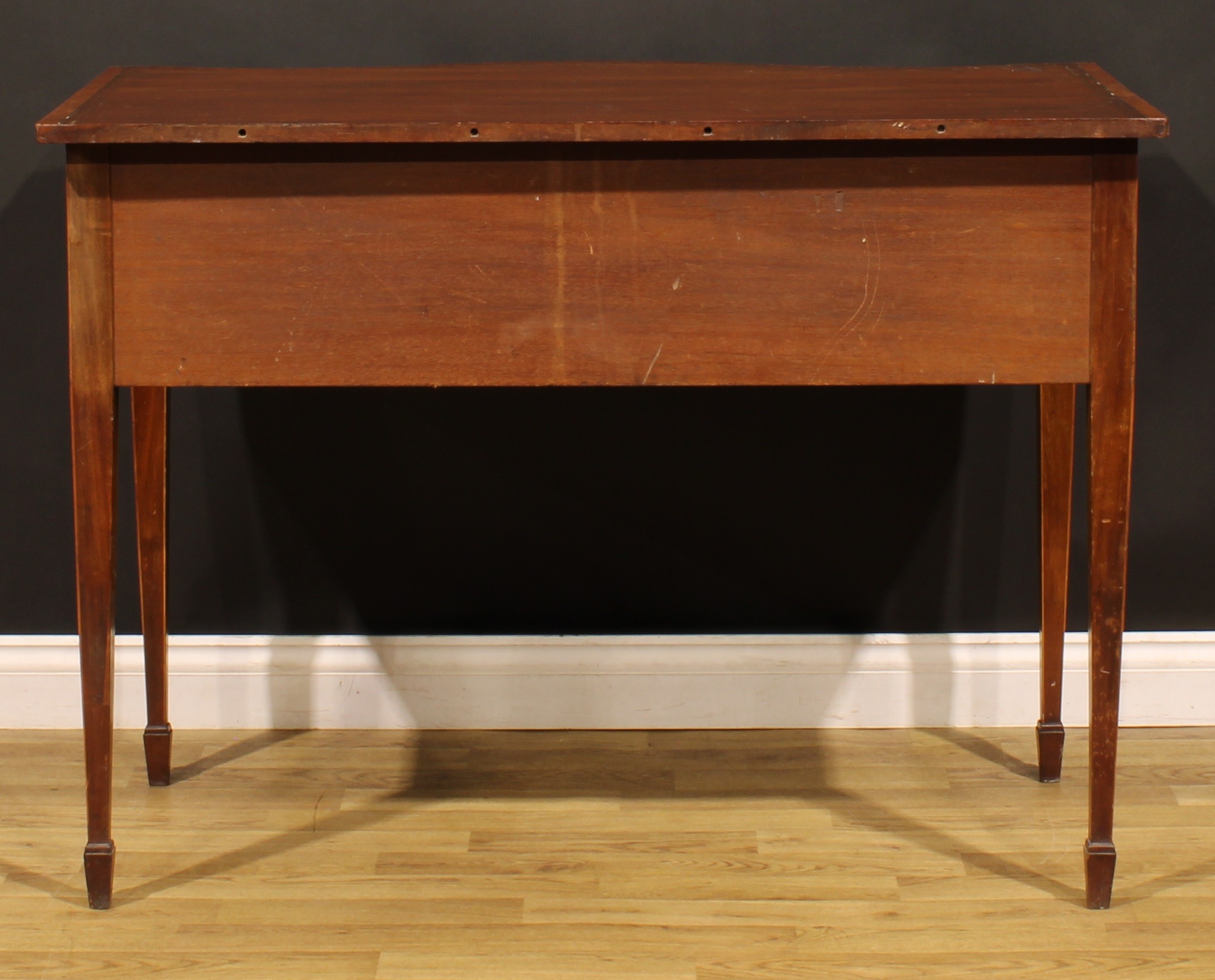 A Sheraton Revival satinwood banded mahogany serpentine serving table, oversailing top above five - Image 6 of 6