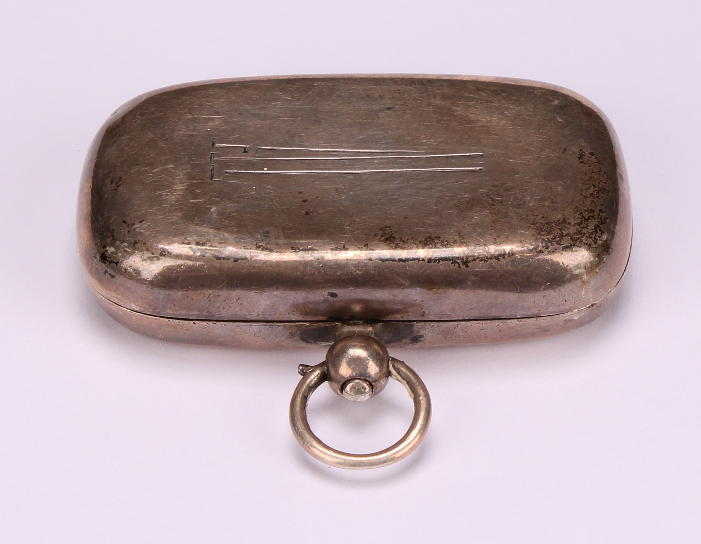 An Edwardian silver rounded rectangular two-section sovereign case, hinged cover enclosing sprung - Image 2 of 5
