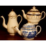 A New Hall coffee pot and cover, of facetted form, the rim and cover decorated with feathery leaves,