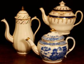 A New Hall coffee pot and cover, of facetted form, the rim and cover decorated with feathery leaves,