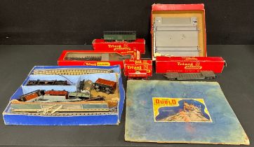 Toys & Juvenalia, Trains - Hornby Dublo OO Gauge train set, boxed; other Tri-ang Railways models