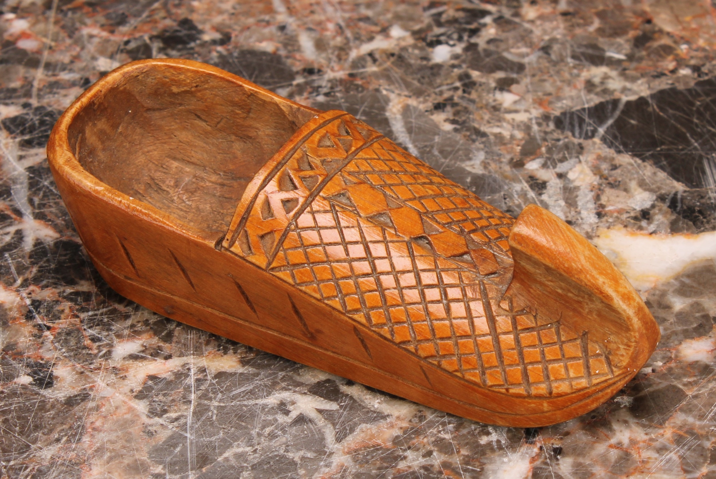 An early 20th century treen snuff box, carved as a shoe, 9cm wide; another similar; a Continental - Image 3 of 7