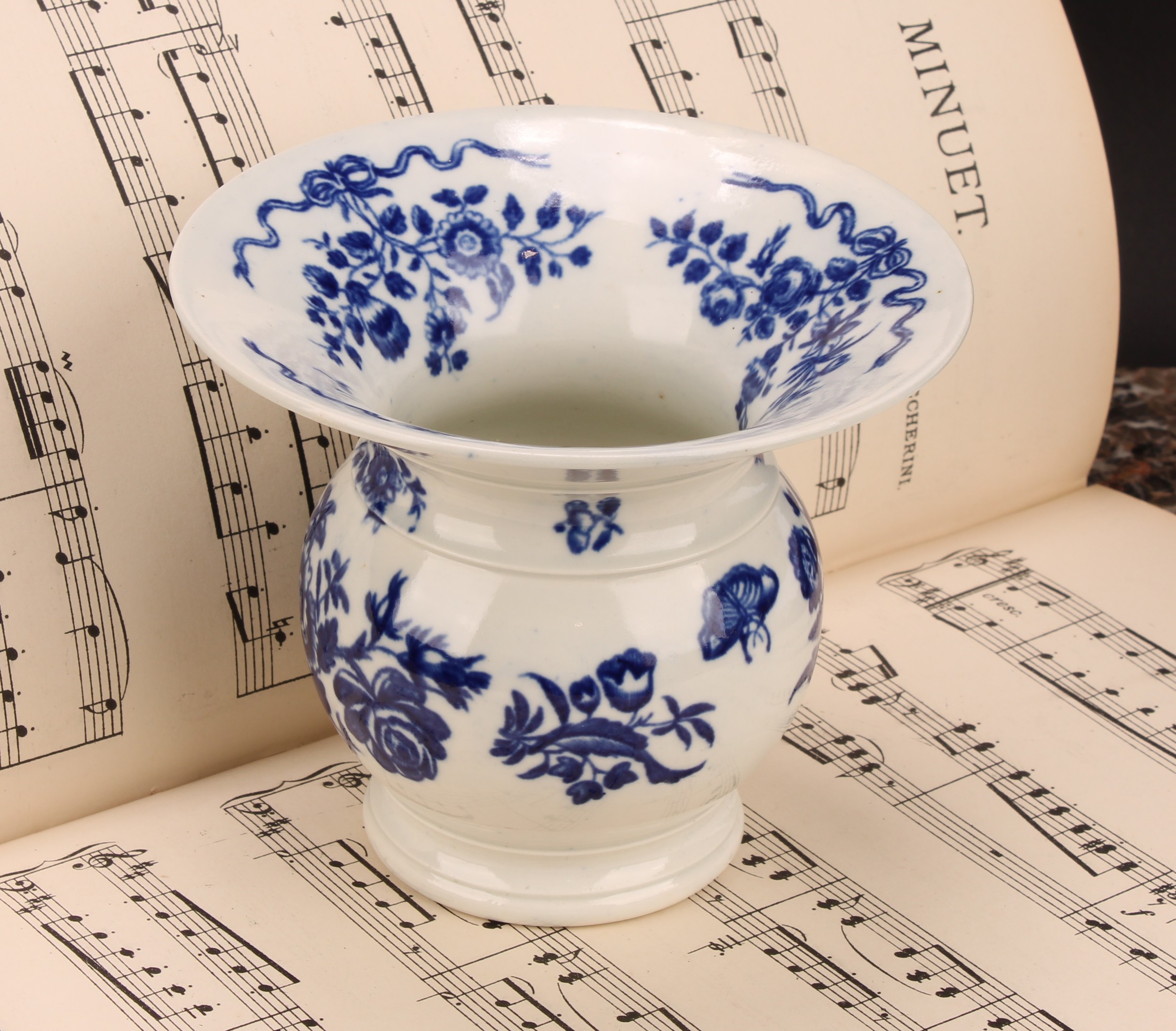 A Worcester spittoon, the broad rim decorated in underglaze blue with Ribbon Root pattern, the sides