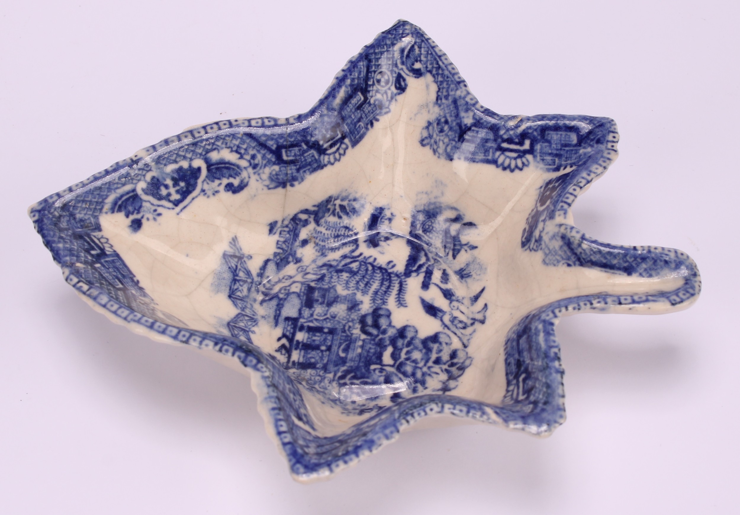 A pair of 19th century Staffordshire Willow pattern blue and white pickle dishes, 14.5cm; another - Image 8 of 10