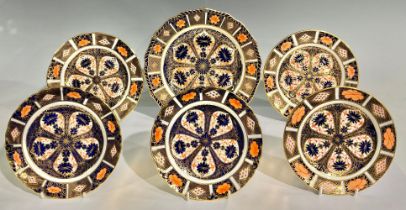 A Royal Crown Derby 1128 Old Imari pattern shaped circular plate, gadrooned border, 22.5cm diameter;